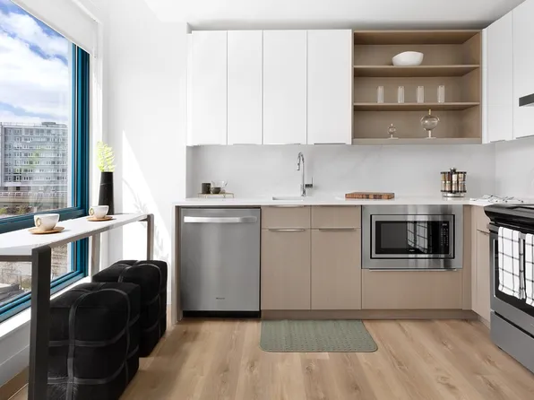 805 Harbor Boulevard image 14 of 61