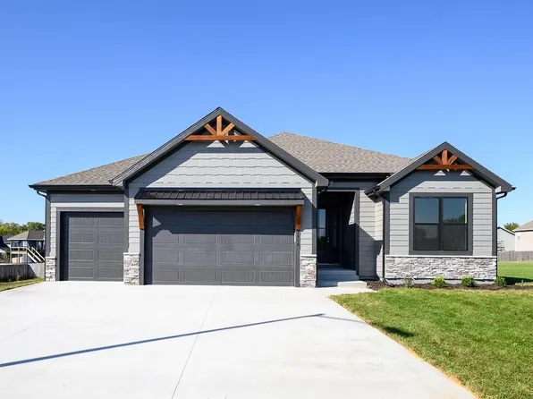 1813 Garden Ct, Basehor, KS 66007