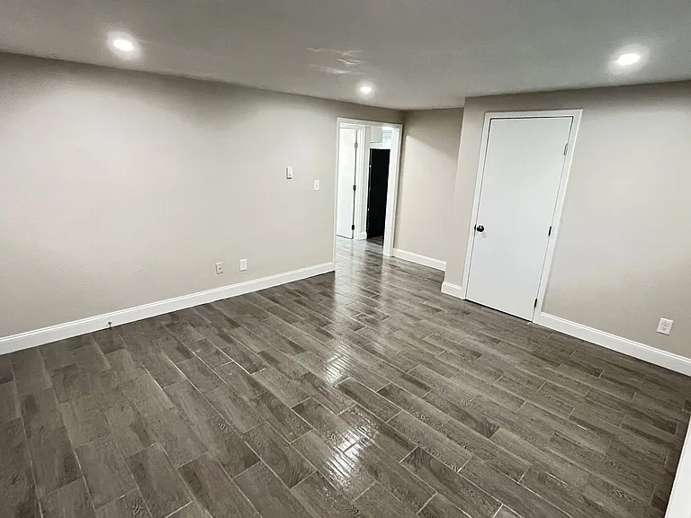 8-12 Perry St — Photo 16
