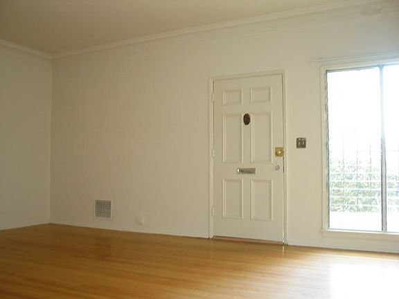 4th image of 1533 S Wooster St