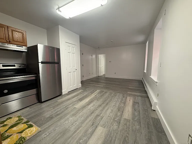 575 Bank St #206 — Photo 4