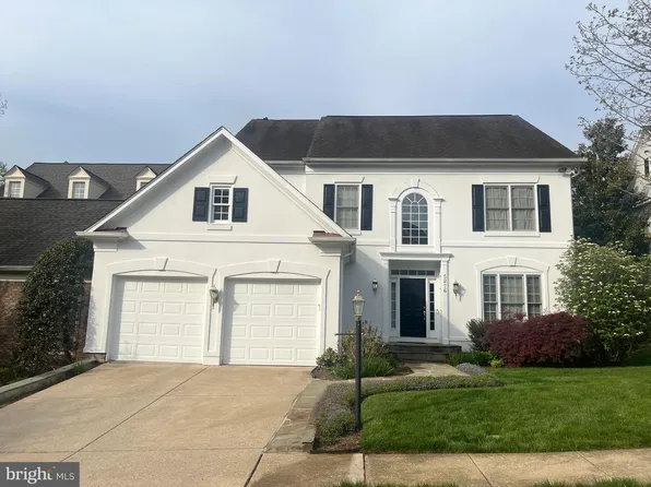 5276 Winter View Dr, Alexandria, VA 22312