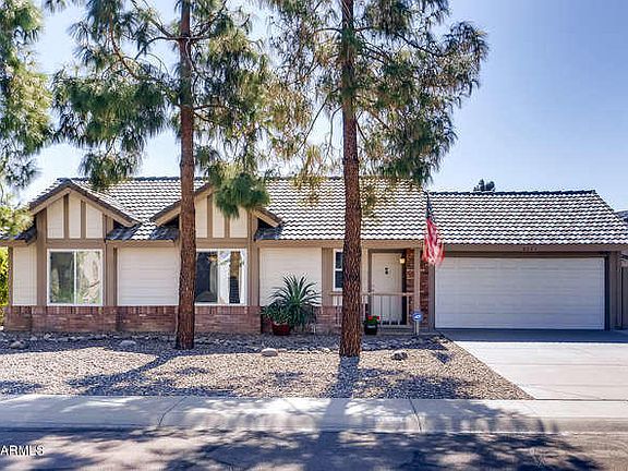3rd image of 8021 W Larkspur Dr