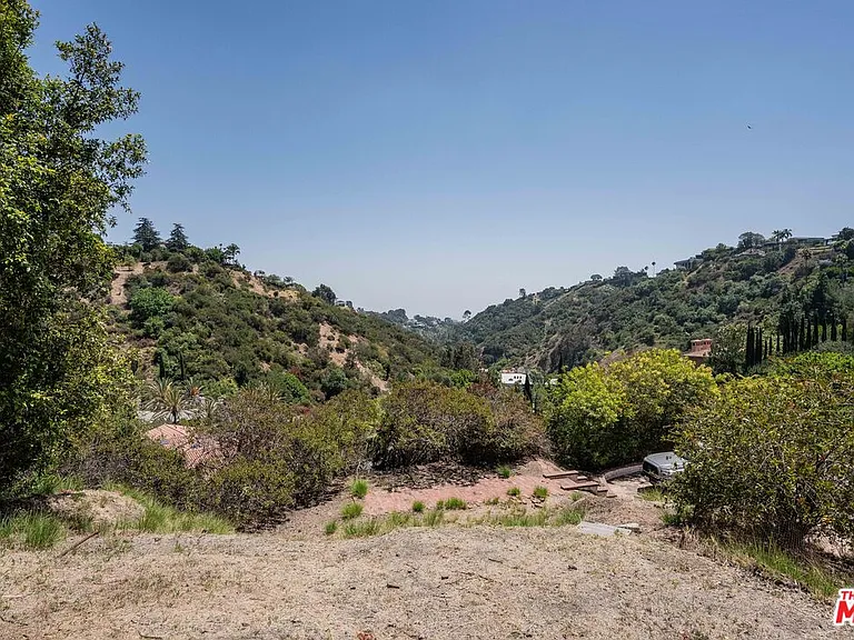 1181 Somera Rd — Photo 37