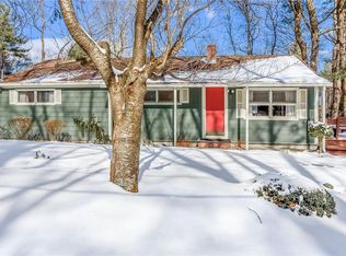 17 Breezy Knoll Rd, Smithfield, RI 02828