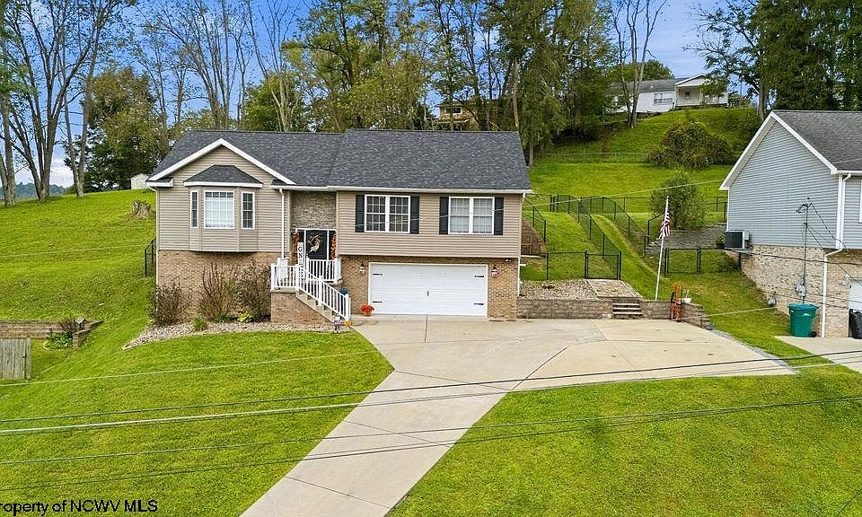 1st image of 8 Coolview Ln