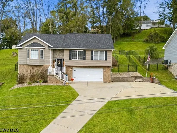 8 Coolview Ln, Bridgeport, WV 26330