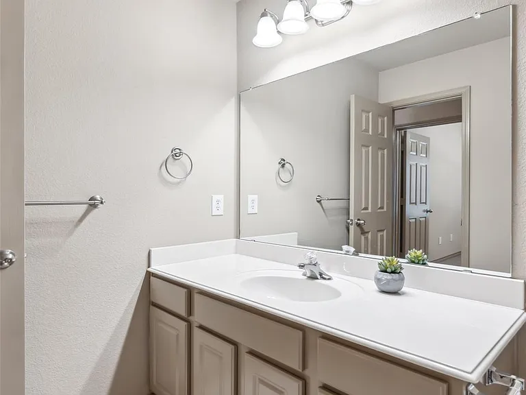 7586 Saint Stephens Sq — Photo 32