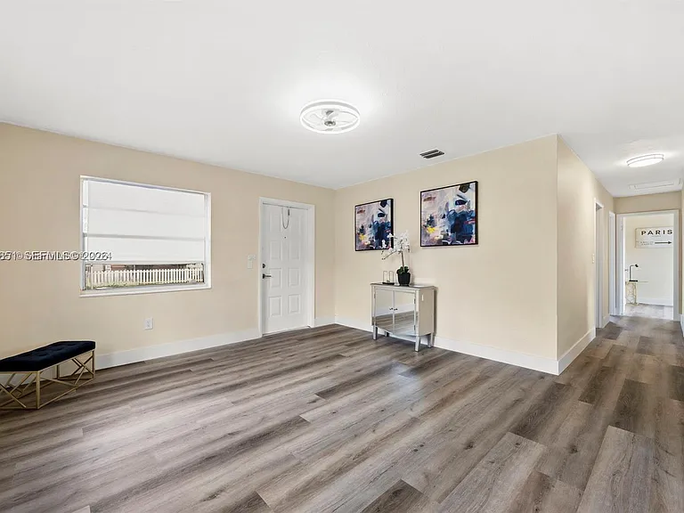 7532 Farragut St — Photo 4