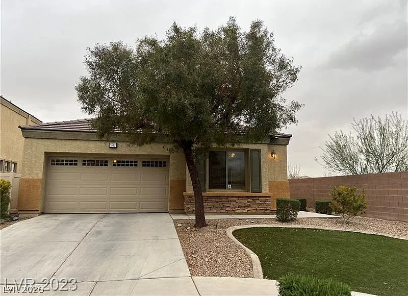 3 bed, 2.0 bath, 1377 sqft, $1,750 — Photo 1