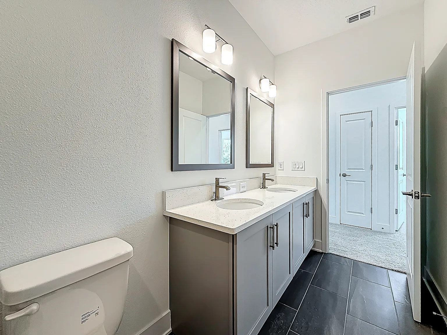 4 bed, 3306 sqft, $7,900 — Photo 3