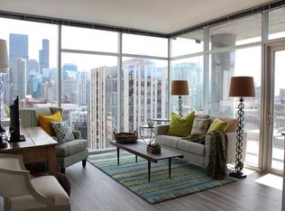 213 W Institute Pl, Chicago, IL 60610