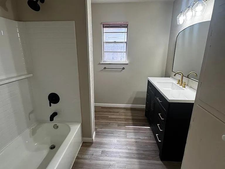 3208 Durant Dr — Photo 14