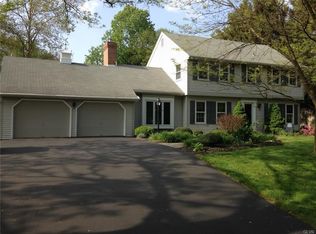 625 E Macada Rd, Bethlehem, PA 18017