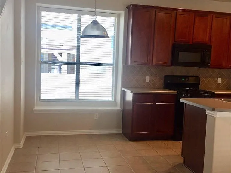 1016 Grey Fox Dr — Photo 13