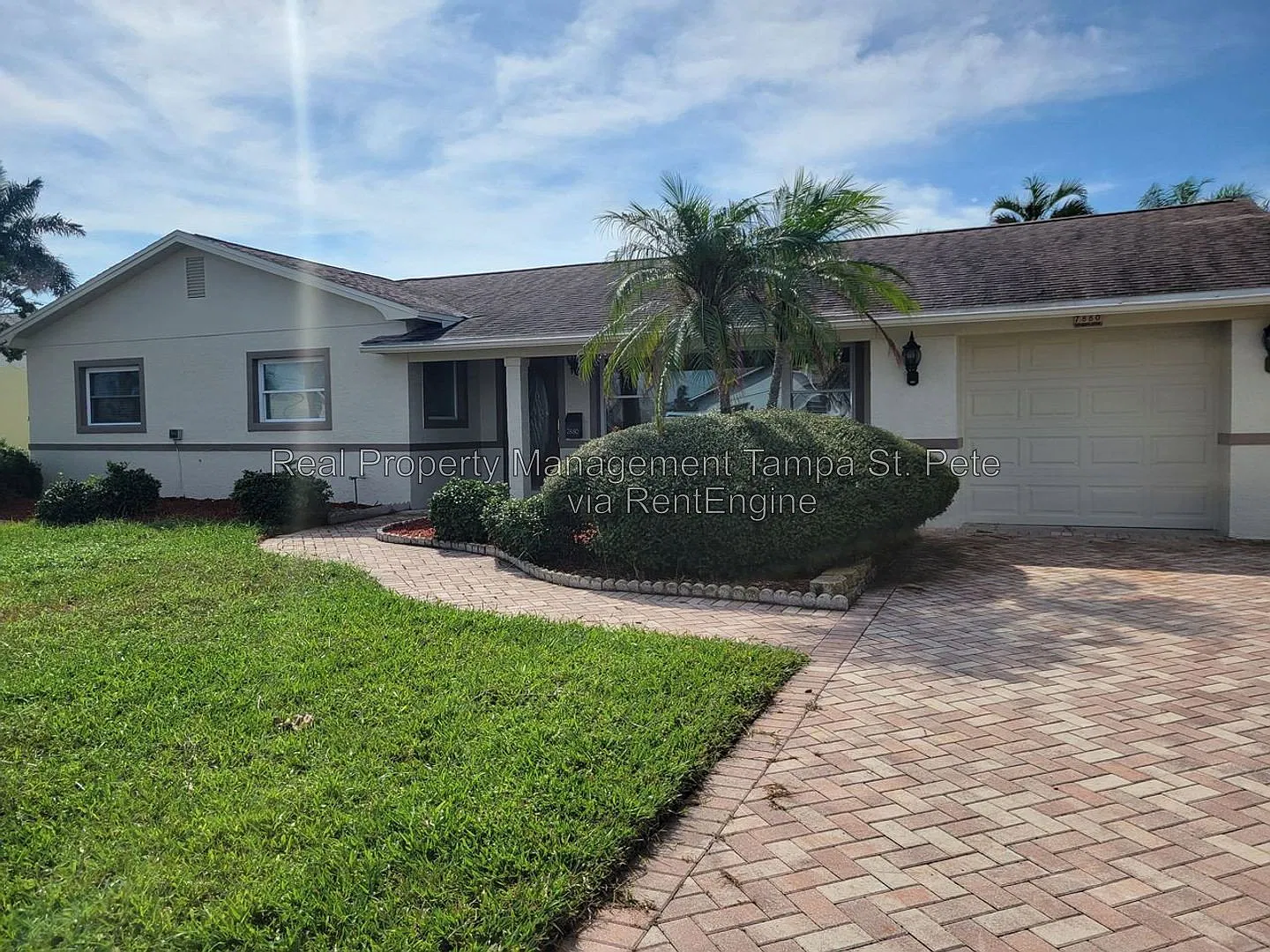 3 bed, 2.0 bath, 1660 sqft, $3,995 — Photo 2