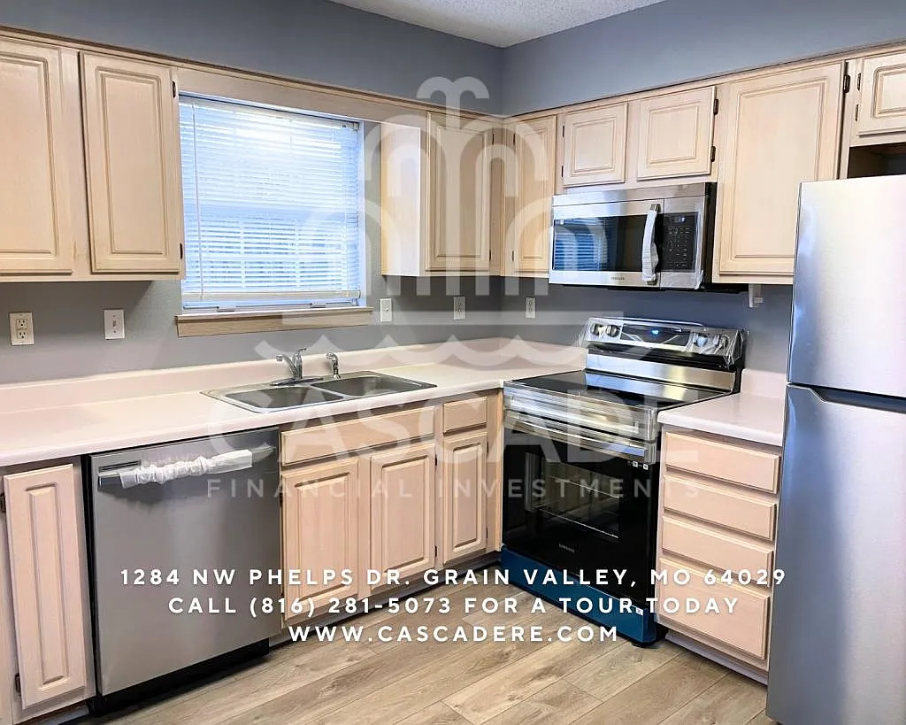 1286 NW Phelps Dr — Photo 3