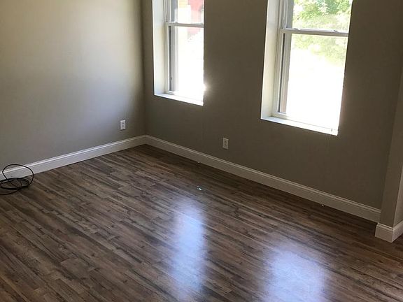 2nd image of 4555 Oakland Ave #B