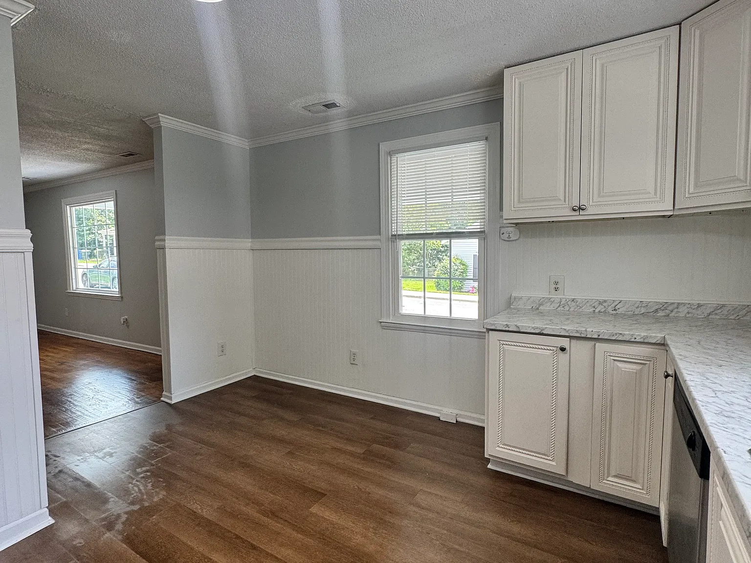 3 bed, 900 sqft, $1,400 — Photo 3
