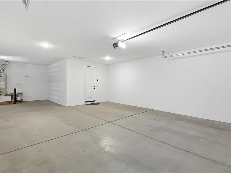 2225 N 140th Dr — Photo 36
