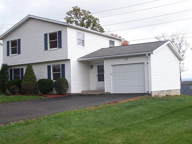 140 Biltmore Dr photo 1