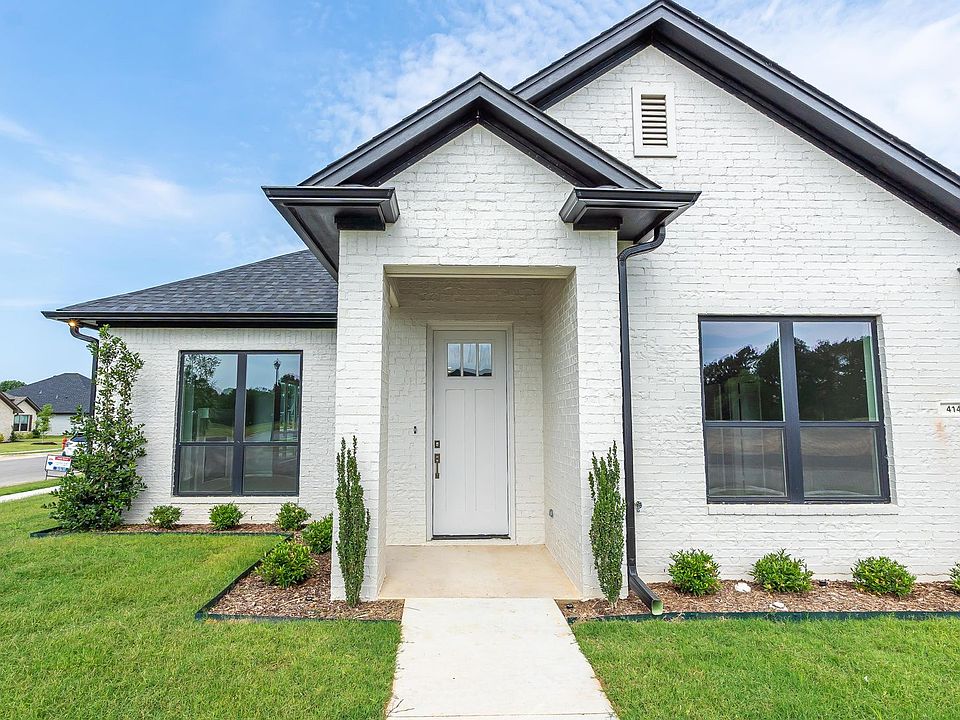 1st image of 414 Bluebonnet Cir