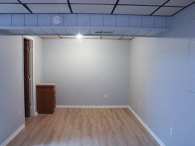455 Glenview Ct — Photo 11
