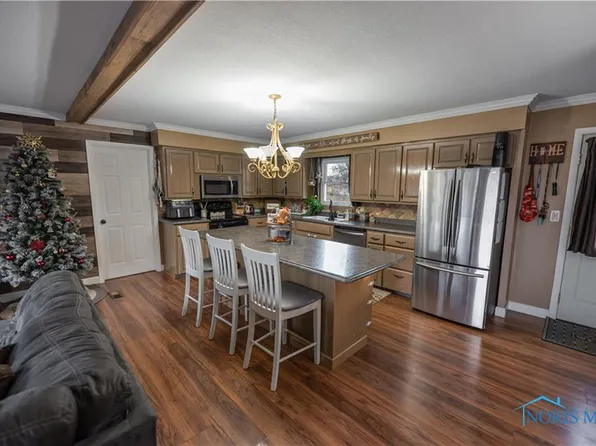139 S Lind St, Deshler, OH 43516
