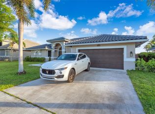 10204 SW 12th St, Pembroke Pines, FL 33025