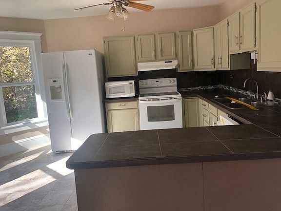 3rd image of 61 Judson St