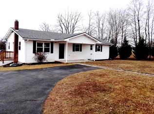 611 Deerwood Dr, Dandridge, TN 37725