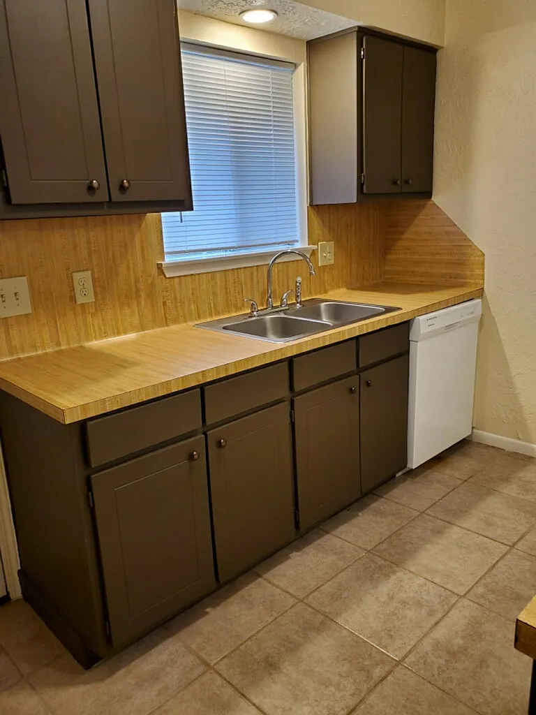 2 bed, 1.5 bath, 950 sqft, $1,275 — Photo 4