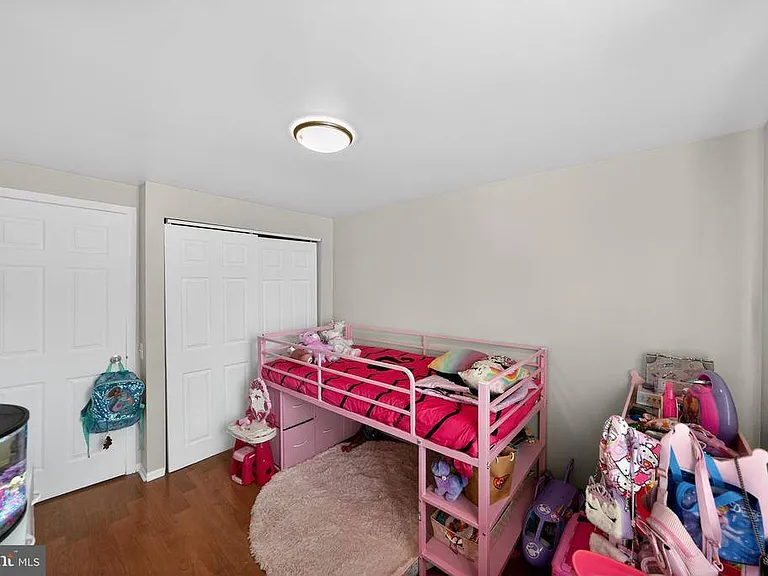 2523 Robinson Pl — Photo 16