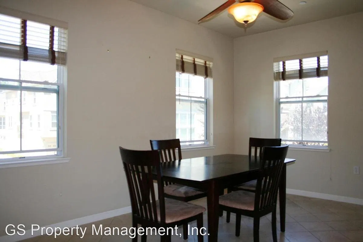 3 bed, 2.5 bath, 1679 sqft, $3,950 — Photo 4