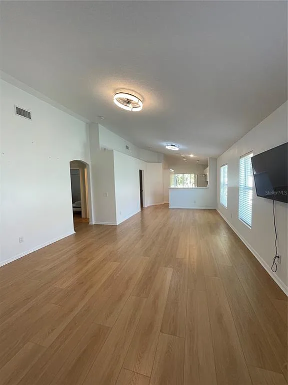 3 bed, 2.0 bath, 1284 sqft, $2,300 — Photo 3