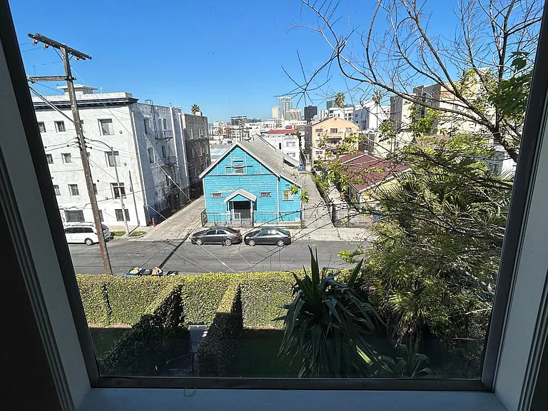 836 S Park View St #6 — Photo 6