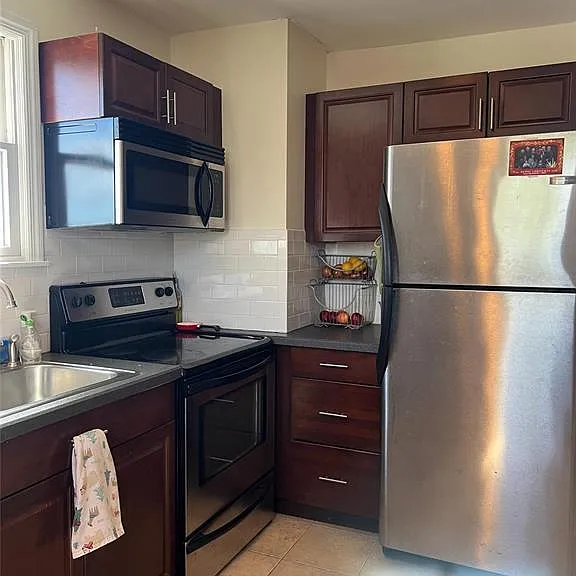 317 Bedford Ave — Photo 3