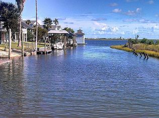 1007 Commodore Dr, Galveston, TX 77554