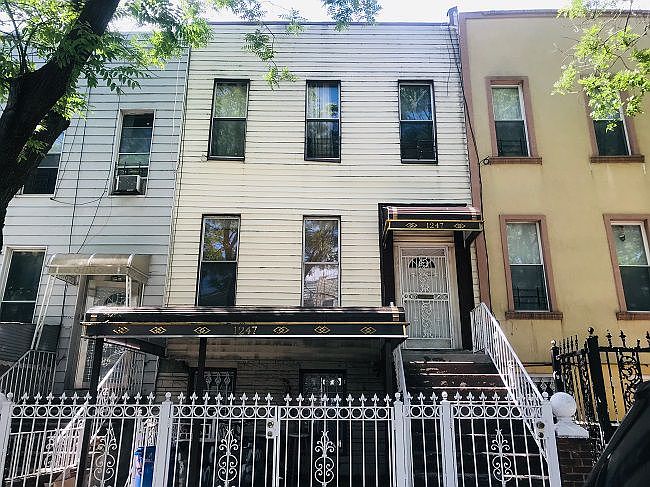 2nd image of 1247 Madison St