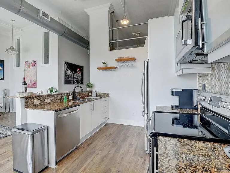 185 NE 4th Ave #210 — Photo 4