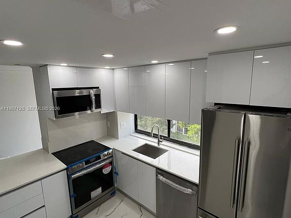 4th image of 16909 N Bay Rd APT 710