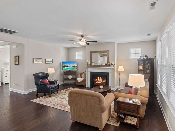 5th image of 1027 Nickelby St