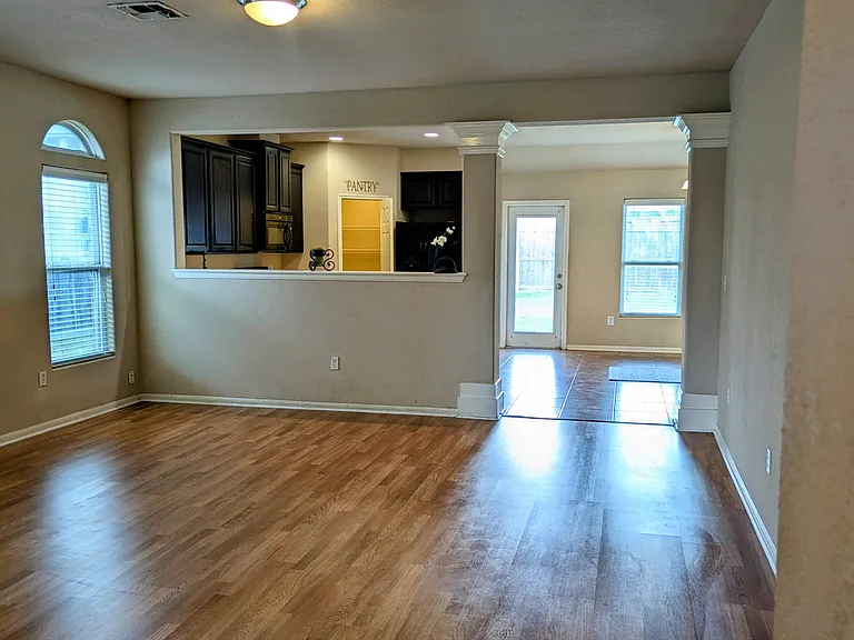 325 Pacific Dr — Photo 8
