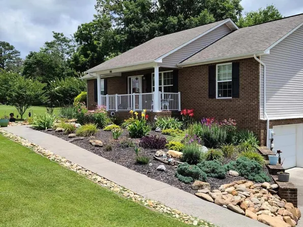 833 Quiet Oaks Way, Dandridge, TN 37725