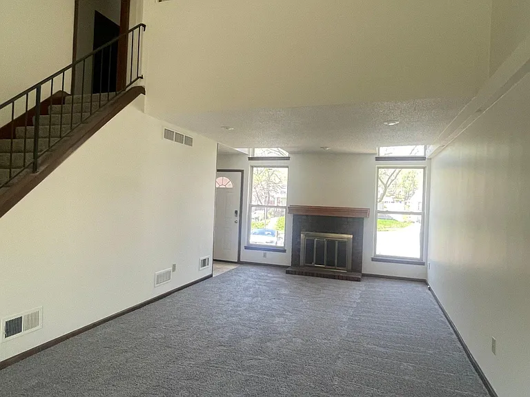 7608 W 86th St — Photo 3