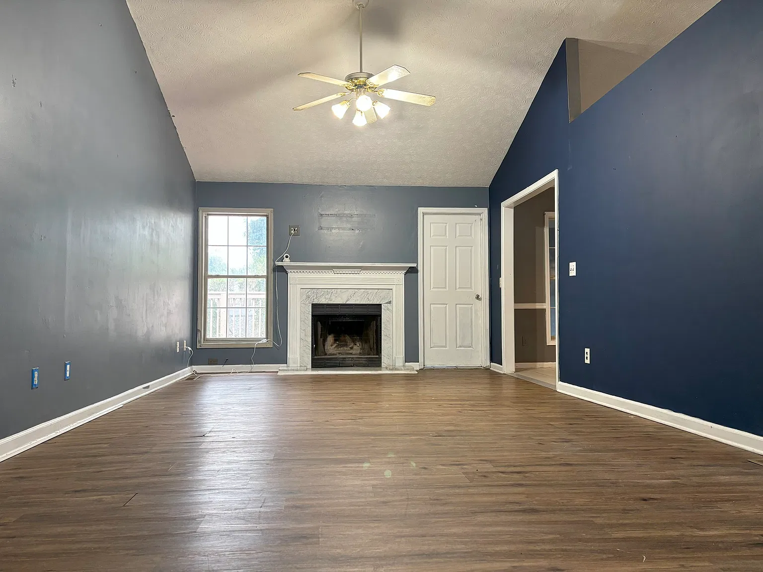 5 bed, 1993 sqft, $2,300 — Photo 2
