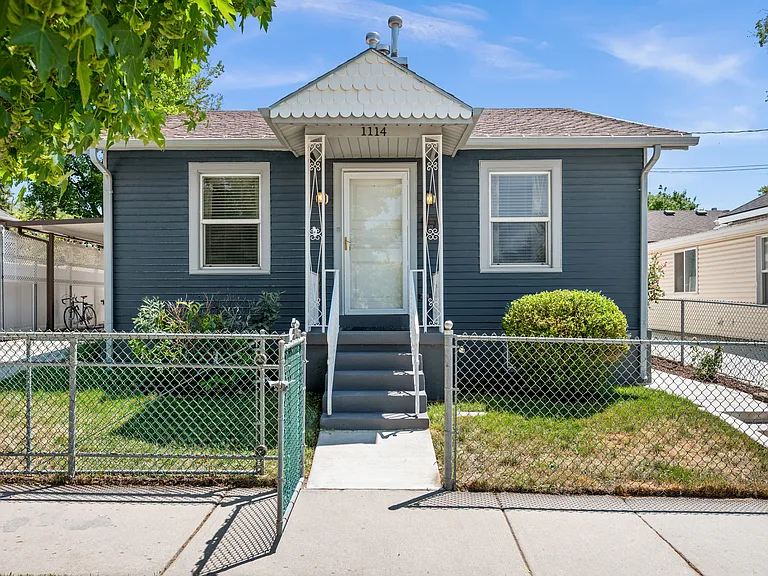1114 E Wilson Ave S — Photo 1