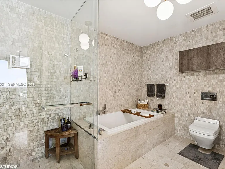 88 SW 7th St #1804 — Photo 29