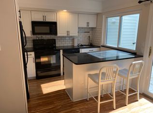 952 Chatham Ln UNIT D, Columbus, OH 43221