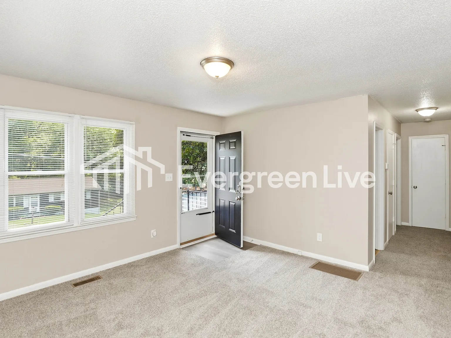 3 bed, 1.0 bath, 965 sqft, $1,195 — Photo 3